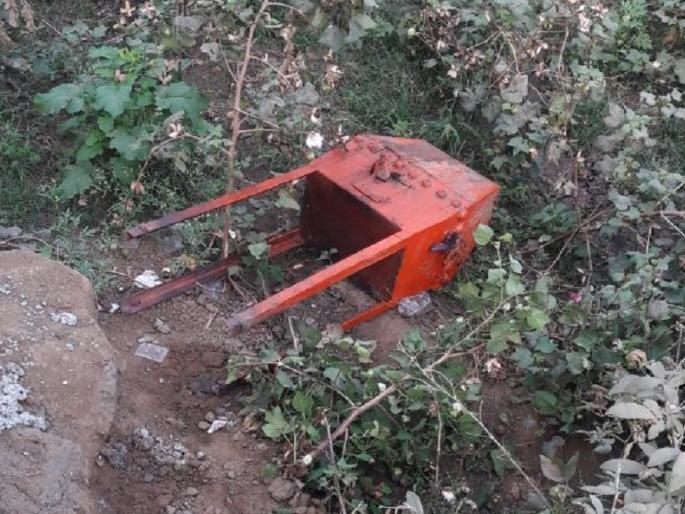 donation box of Mangir Baba Temple in Shandra found broken out of the village | शेंद्रा येथील मांगीरबाबा मंदिराची दानपेटी पळवली; गावाबाहेर मिळाले अवशेष donation box of Mangir Baba Temple in Shandra found broken out of the village | शेंद्रा येथील मांगीरबाबा मंदिराची दानपेटी पळवली; गावाबाहेर मिळाले अवशेष