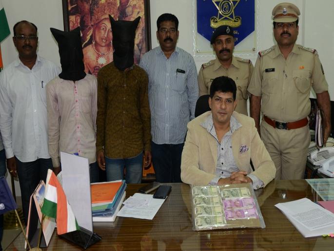 Only the description from the description of the police took away, the four looters looted the supervisor | केवळ वर्णनावरून पोलिसांनी काढला माग, सुपरवायझरला लुटणारे चौघे गजाआड  Only the description from the description of the police took away, the four looters looted the supervisor | केवळ वर्णनावरून पोलिसांनी काढला माग, सुपरवायझरला लुटणारे चौघे गजाआड