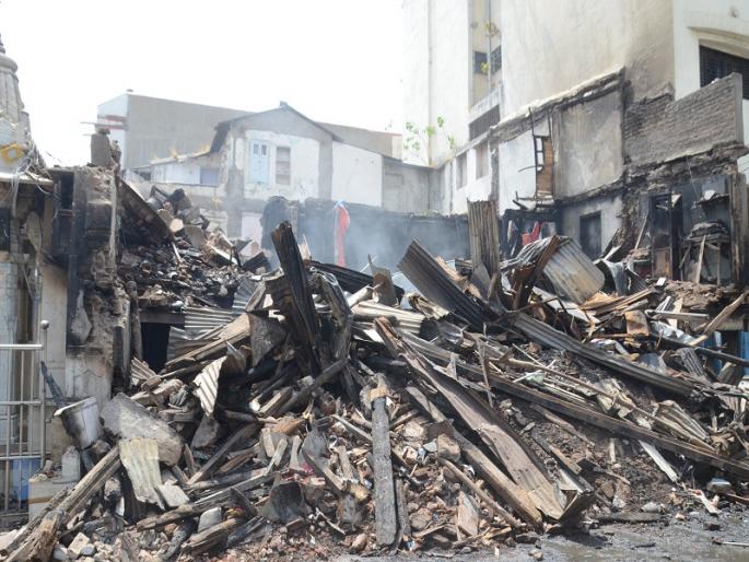 Aurangabad Violence: Why is no announcement of government help to those injured? | Aurangabad Violence : दंगलीत होरपळलेल्यांना शासकीय मदतीची घोषणा का नाही? Aurangabad Violence: Why is no announcement of government help to those injured? | Aurangabad Violence : दंगलीत होरपळलेल्यांना शासकीय मदतीची घोषणा का नाही?