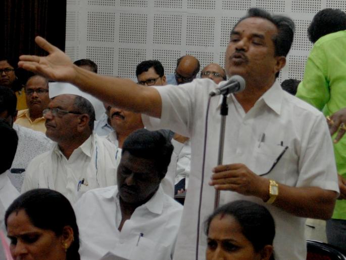 BJP member suspended in Aurangabad ZP for one day | औरंगाबाद झेडपीत भाजप सदस्य एक दिवसासाठी निलंबित BJP member suspended in Aurangabad ZP for one day | औरंगाबाद झेडपीत भाजप सदस्य एक दिवसासाठी निलंबित