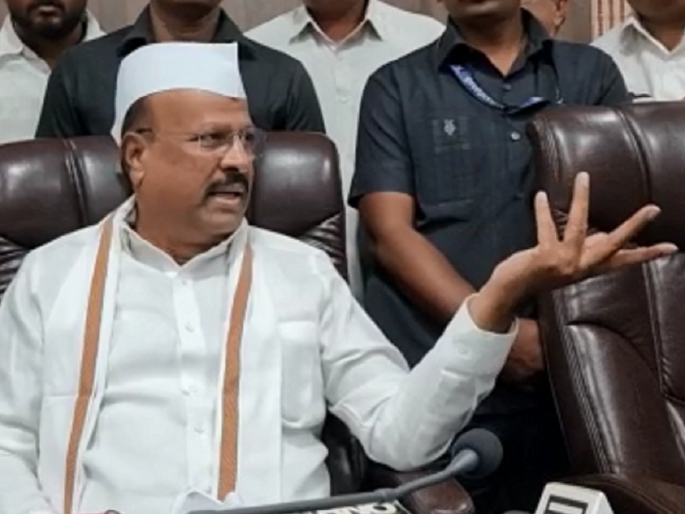 'Your job is just to make money'; Minister Abdul Sattar flared up in the meeting over the engineer | 'तुमचे काम फक्त पैसे कमविण्याचे'; मंत्री अब्दुल सत्तार अभियंत्यावर बैठकीत भडकले 'Your job is just to make money'; Minister Abdul Sattar flared up in the meeting over the engineer | 'तुमचे काम फक्त पैसे कमविण्याचे'; मंत्री अब्दुल सत्तार अभियंत्यावर बैठकीत भडकले