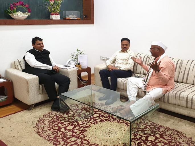 lok sabha election 2019 congress leader abdul sattar meets cm devendra fadnavis | नाराज अब्दुल सत्तार मुख्यमंत्र्यांच्या भेटीला; काँग्रेसचा आणखी एक नेता भाजपाच्या गळाला? lok sabha election 2019 congress leader abdul sattar meets cm devendra fadnavis | नाराज अब्दुल सत्तार मुख्यमंत्र्यांच्या भेटीला; काँग्रेसचा आणखी एक नेता भाजपाच्या गळाला?