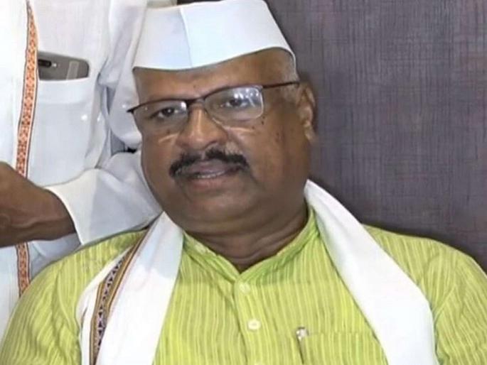 How did Marathwada start to look like? - Abdul Sattar; Criticize Pankaja Munde's figurative fast | मराठवाडा आत्ताच कसा भकास दिसू लागला? - अब्दुल सत्तार; पंकजा मुंडे यांच्या लाक्षणिक उपोषणावर टीका How did Marathwada start to look like? - Abdul Sattar; Criticize Pankaja Munde's figurative fast | मराठवाडा आत्ताच कसा भकास दिसू लागला? - अब्दुल सत्तार; पंकजा मुंडे यांच्या लाक्षणिक उपोषणावर टीका