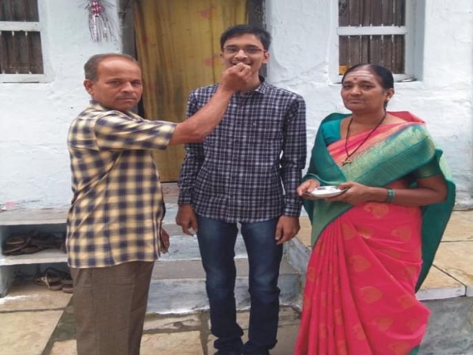 NEET Exam : Abhay's sheer success; The truck driver's son is second in the state in 'NEET' | 'अभय'चे निर्भेळ यश; ट्रक चालकाचा मुलगा ‘नीट’मध्ये राज्यात दुसरा