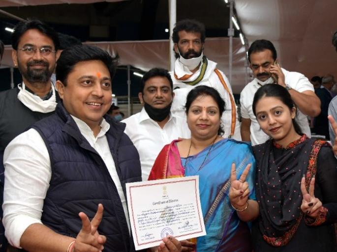 Nagpur graduate constituency results announced; Vijayshree on the neck of Congress candidate Abhijit Vanjari | नागपूर पदवीधर मतदारसंघ; महाविकासआघाडीचे अभिजित वंजारी बहुमताने विजयी Nagpur graduate constituency results announced; Vijayshree on the neck of Congress candidate Abhijit Vanjari | नागपूर पदवीधर मतदारसंघ; महाविकासआघाडीचे अभिजित वंजारी बहुमताने विजयी