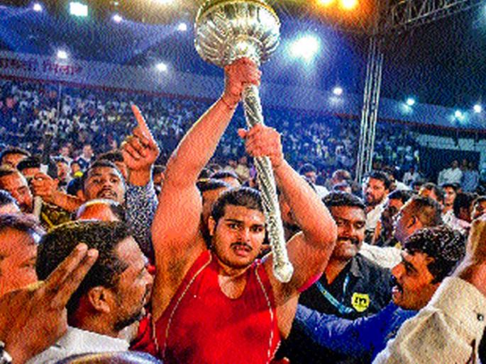 Abhijeet's sadhana came to an end, despite the draw being difficult, despite the pressure did not prevail | अभिजितची साधना फळास आली, ड्रॉ अवघड असतानाही दडपण न बाळगता मारली बाजी Abhijeet's sadhana came to an end, despite the draw being difficult, despite the pressure did not prevail | अभिजितची साधना फळास आली, ड्रॉ अवघड असतानाही दडपण न बाळगता मारली बाजी
