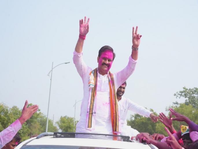 An announcement from ncp abhijeet patil in the Madha election turned out to be a game changer | माढ्यातील निवडणुकीत एक घोषणा ठरली गेमचेंजर; अभिजीत पाटलांना कसा मिळाला विजय? An announcement from ncp abhijeet patil in the Madha election turned out to be a game changer | माढ्यातील निवडणुकीत एक घोषणा ठरली गेमचेंजर; अभिजीत पाटलांना कसा मिळाला विजय?