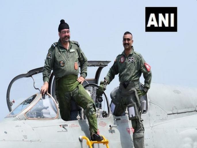 Abhinandan Varthman First Time Flies Mig- 21 After Balakot Air Strike Incident | नव्या रूपात- नव्या जोशात अभिनंदनची 'भरारी';हवाईदल प्रमुखांसोबत मिग २१मधून उड्डाण Abhinandan Varthman First Time Flies Mig- 21 After Balakot Air Strike Incident | नव्या रूपात- नव्या जोशात अभिनंदनची 'भरारी';हवाईदल प्रमुखांसोबत मिग २१मधून उड्डाण