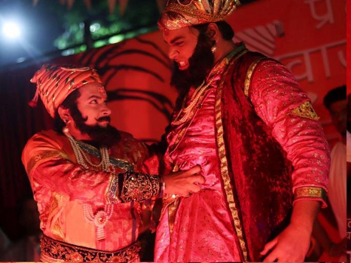 Afzal Khan slaughter was executed on the occasion of Shiv Jayanti on Thane acting shoot | ठाण्यातील अभिनय कट्टयावर शिवजयंती निमित्त साकारला गेला अफजलखान वध Afzal Khan slaughter was executed on the occasion of Shiv Jayanti on Thane acting shoot | ठाण्यातील अभिनय कट्टयावर शिवजयंती निमित्त साकारला गेला अफजलखान वध