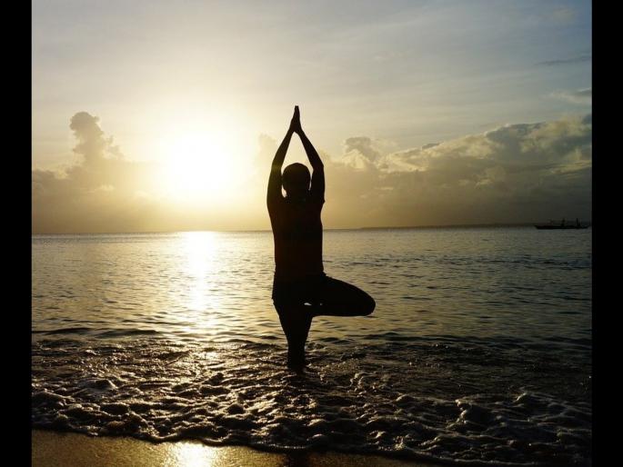 Basic tests that can reveal how healthy you are | सहजपणे करू शकत असाल 'या' गोष्टी तर समजून घ्या तुम्ही पूर्णपणे फिट आहात! Basic tests that can reveal how healthy you are | सहजपणे करू शकत असाल 'या' गोष्टी तर समजून घ्या तुम्ही पूर्णपणे फिट आहात!