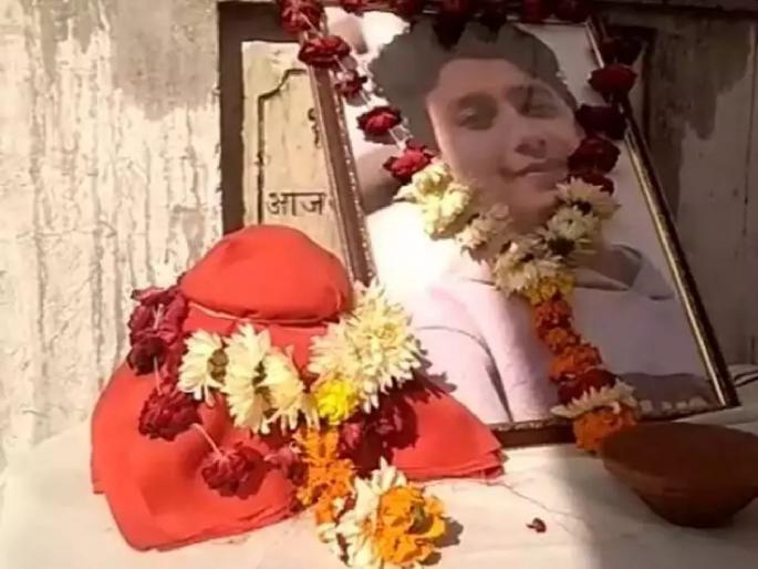 UP: BJP leader goes on hunger strike with child's bones; He cried and said, I want justice too | मुलाच्या अस्थी घेऊन उपोषणाला बसला भाजपा नेता; रडत रडत म्हणाला, मलाही न्याय हवा UP: BJP leader goes on hunger strike with child's bones; He cried and said, I want justice too | मुलाच्या अस्थी घेऊन उपोषणाला बसला भाजपा नेता; रडत रडत म्हणाला, मलाही न्याय हवा