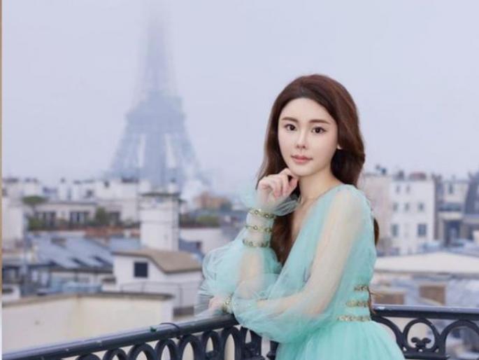 Hong Kong model Abby Choi severed leg found in fridge, head missing, 5 people arrested by police | खळबळजनक! प्रसिद्ध मॉडेलच्या हत्येनंतर तिचे पाय फ्रीजमध्ये सापडले अन् डोके... Hong Kong model Abby Choi severed leg found in fridge, head missing, 5 people arrested by police | खळबळजनक! प्रसिद्ध मॉडेलच्या हत्येनंतर तिचे पाय फ्रीजमध्ये सापडले अन् डोके...