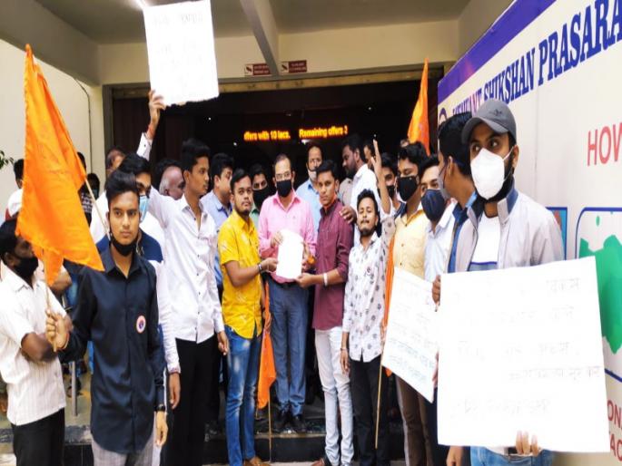 The state government should start colleges immediately; Intense agitation of 'ABVP' in Pune | राज्य सरकारने तात्काळ महाविद्यालये सुरू करावी; पुण्यात 'अभाविप'चं तीव्र आंदोलन The state government should start colleges immediately; Intense agitation of 'ABVP' in Pune | राज्य सरकारने तात्काळ महाविद्यालये सुरू करावी; पुण्यात 'अभाविप'चं तीव्र आंदोलन