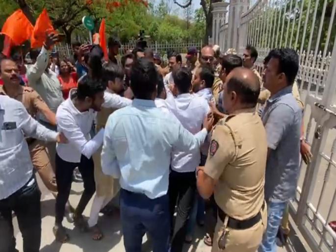 Agitation of abvp in Pune University Aggressive protesters, clashes between police and students | Video: पुणे विद्यापीठात ABVP चे आंदोलन; आंदोलनकर्ते आक्रमक, पोलीस आणि विद्यार्थ्यांमध्ये झटापट Agitation of abvp in Pune University Aggressive protesters, clashes between police and students | Video: पुणे विद्यापीठात ABVP चे आंदोलन; आंदोलनकर्ते आक्रमक, पोलीस आणि विद्यार्थ्यांमध्ये झटापट