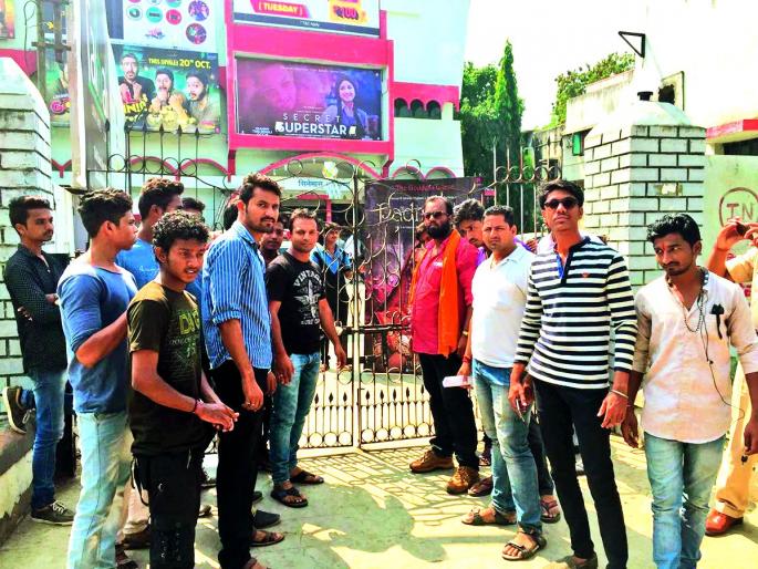 VHip, Shriram Senate's display | विहिंप, श्रीराम सेनेतर्फेनिदर्शने VHip, Shriram Senate's display | विहिंप, श्रीराम सेनेतर्फेनिदर्शने