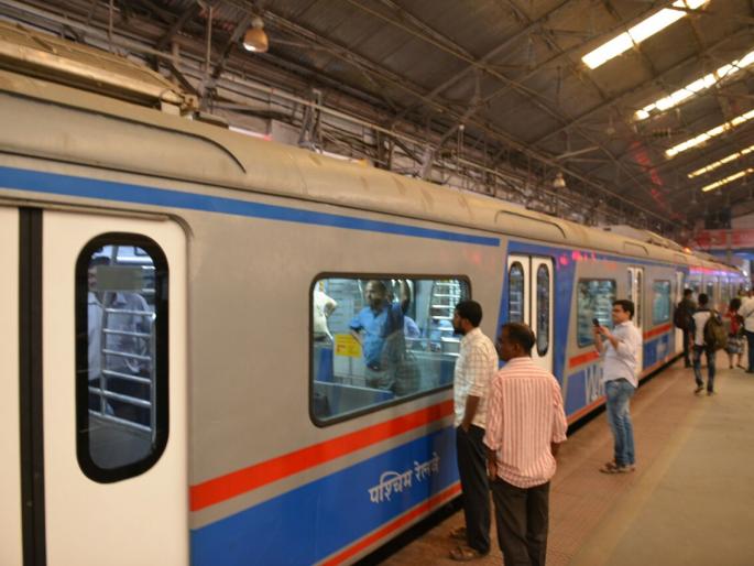 Fill the difference and enjoy the locality! Proposal to the Railway Board to increase the crowd | फरकाचे पैसे भरा अन् एसी लोकलची मजा घ्या! गर्दी वाढविण्यासाठी रेल्वे बोर्डाकडे प्रस्ताव Fill the difference and enjoy the locality! Proposal to the Railway Board to increase the crowd | फरकाचे पैसे भरा अन् एसी लोकलची मजा घ्या! गर्दी वाढविण्यासाठी रेल्वे बोर्डाकडे प्रस्ताव