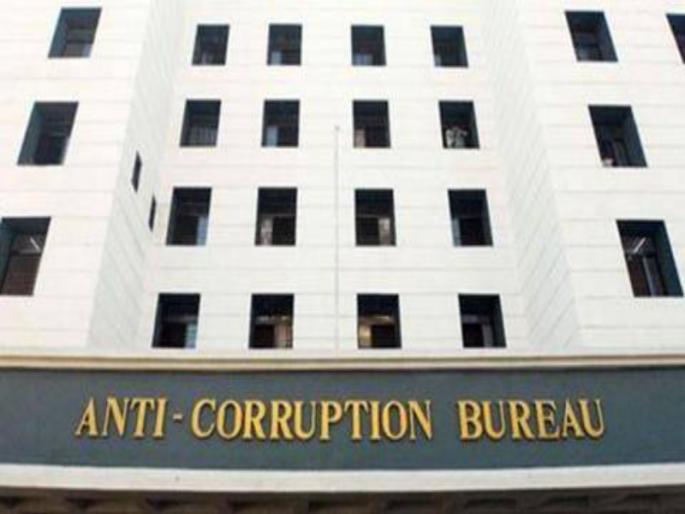 A meter reader of Pune Municipal Corporation was caught red handed while accepting a bribe of 25,000 | पुणे महापालिकेच्या मीटर रिडरला २५ हजाराची लाच घेताना रंगेहाथ पकडले A meter reader of Pune Municipal Corporation was caught red handed while accepting a bribe of 25,000 | पुणे महापालिकेच्या मीटर रिडरला २५ हजाराची लाच घेताना रंगेहाथ पकडले