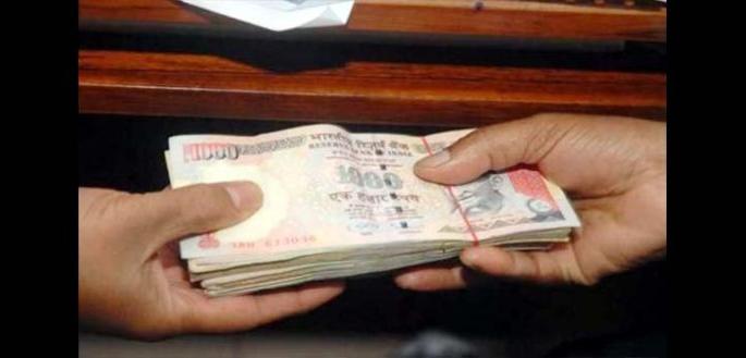 The three were arrested for taking bribe at Shirur Kasar | शिरूर कासार येथे लाच घेताना तिघांना पकडले The three were arrested for taking bribe at Shirur Kasar | शिरूर कासार येथे लाच घेताना तिघांना पकडले