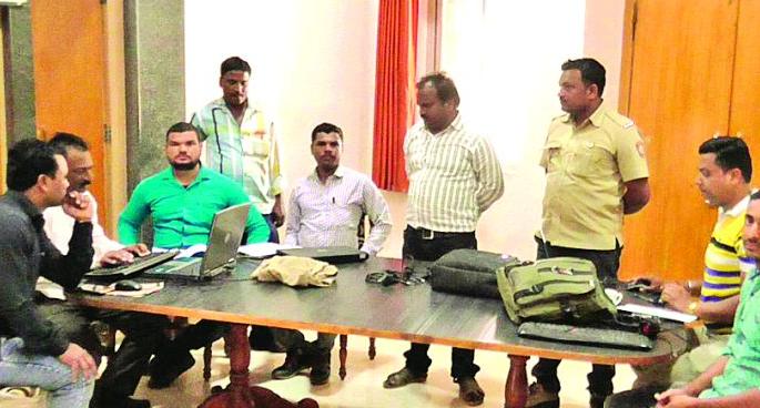 Malkapur: Auxiliary engineer with technician ACB burn! | मलकापूर : सहायक अभियंत्यासह तंत्रज्ञ एसीबीच्या जाळ्य़ात ! Malkapur: Auxiliary engineer with technician ACB burn! | मलकापूर : सहायक अभियंत्यासह तंत्रज्ञ एसीबीच्या जाळ्य़ात !