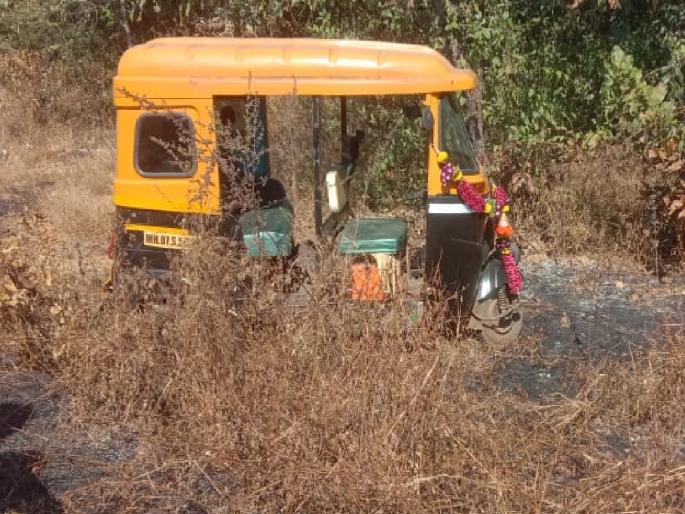 Rickshaw overturn accident at Dodamarg, Both injured | दोन महिन्याच्या चिमुकलीला डॉक्टरकडे नेताना रिक्षा उलटली!, दोडामार्ग येथे घडला अपघात Rickshaw overturn accident at Dodamarg, Both injured | दोन महिन्याच्या चिमुकलीला डॉक्टरकडे नेताना रिक्षा उलटली!, दोडामार्ग येथे घडला अपघात