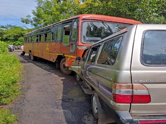 ST bus-car collision in Rembwali Devgad, Six people were injured in the accident | सिंधुदुर्ग: रेंबवलीत एसटी बस-कारची धडक! अपघातात सहाजण जखमी ST bus-car collision in Rembwali Devgad, Six people were injured in the accident | सिंधुदुर्ग: रेंबवलीत एसटी बस-कारची धडक! अपघातात सहाजण जखमी
