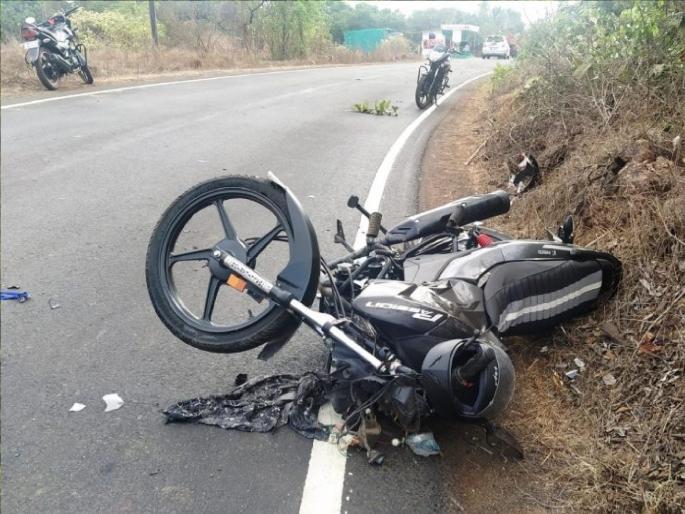 Dumper-two wheeler accident at Anandval, two seriously injured in sindhudurg | आंनदव्हाळ येथे डंपर- दुचाकीत अपघात, कर्नाटकातील दोघे गंभीर जखमी Dumper-two wheeler accident at Anandval, two seriously injured in sindhudurg | आंनदव्हाळ येथे डंपर- दुचाकीत अपघात, कर्नाटकातील दोघे गंभीर जखमी