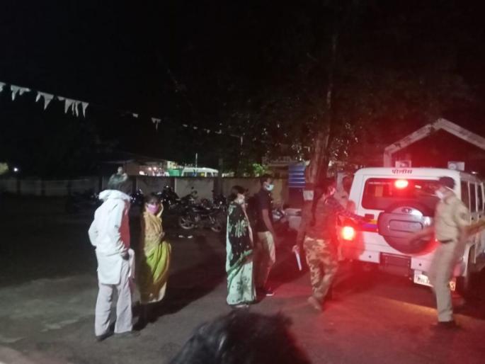 Is this going on in Chandrapur? Two children, including an elderly woman, were beaten up on suspicion of witchcraft | चंद्रपुरात हे चाललंय काय? जादूटोण्याच्या संशयावरून वृद्ध महिलेसह दोन मुलांना जबर मारहाण Is this going on in Chandrapur? Two children, including an elderly woman, were beaten up on suspicion of witchcraft | चंद्रपुरात हे चाललंय काय? जादूटोण्याच्या संशयावरून वृद्ध महिलेसह दोन मुलांना जबर मारहाण