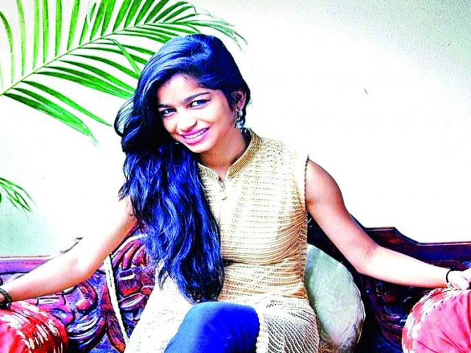 The girl was death in Accident | ट्रकच्या धडकेत विद्यार्थिनी मृत्युमुखी, सोबतची मैत्रीण धक्क्याने बेशुद्ध The girl was death in Accident | ट्रकच्या धडकेत विद्यार्थिनी मृत्युमुखी, सोबतची मैत्रीण धक्क्याने बेशुद्ध