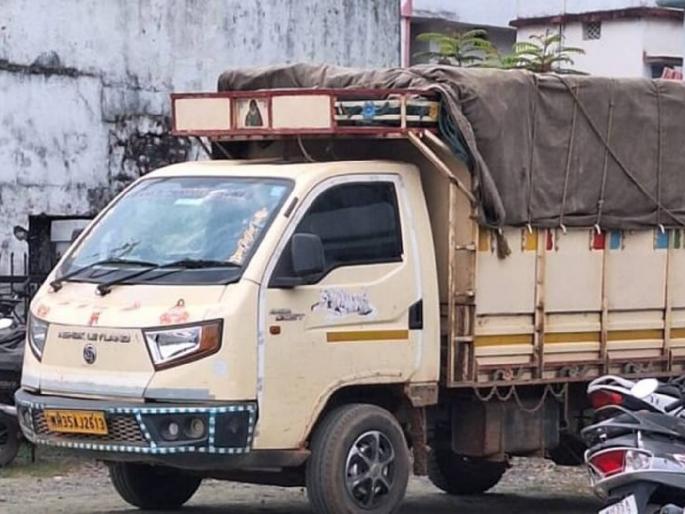 Fragrant tobacco worth six lakhs seized; | सहा लाखांचा सुंगधीत तंबाखू जप्त; रामनगर पोलिसांची कारवाई, चालकाला अटक, वाहन केले जप्त Fragrant tobacco worth six lakhs seized; | सहा लाखांचा सुंगधीत तंबाखू जप्त; रामनगर पोलिसांची कारवाई, चालकाला अटक, वाहन केले जप्त