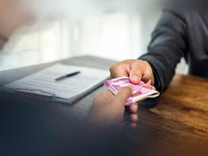 Sub-treasury officer arrested for accepting bribe of Rs 3,000 | तीन हजारांची लाच घेताना उपकोषागार अधिकाऱ्यास अटक Sub-treasury officer arrested for accepting bribe of Rs 3,000 | तीन हजारांची लाच घेताना उपकोषागार अधिकाऱ्यास अटक