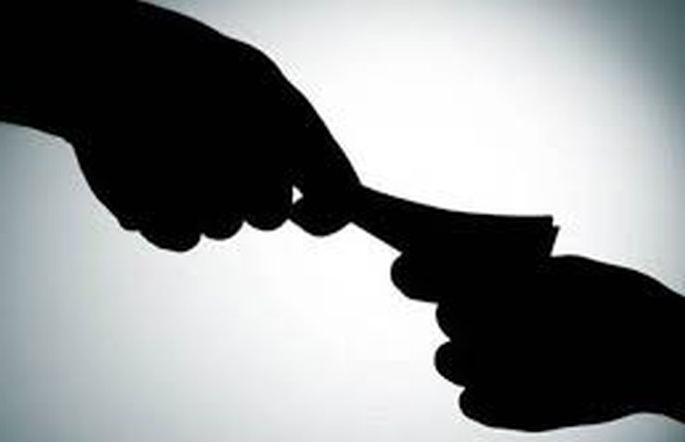 Deulgaon Raja Mayor's husband arrested for accepting bribe of Rs 80,000 | देऊळगाव राजा नगराध्यक्षांच्या पतीस ८० हजारांची लाच घेताना अटक
