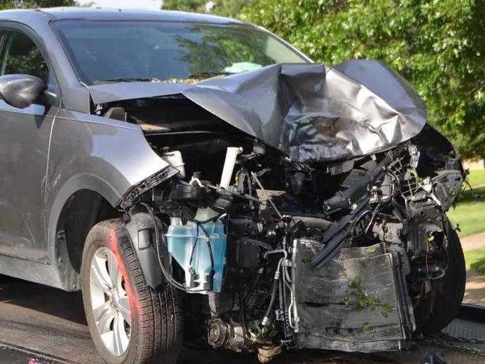 Accident in Varanasi! Five people sleeping on the side of the road were crushed by the SUV | वाराणसीत थरार! रस्त्याशेजारी झोपलेल्या 5 जणांना SUV ने चिरडले Accident in Varanasi! Five people sleeping on the side of the road were crushed by the SUV | वाराणसीत थरार! रस्त्याशेजारी झोपलेल्या 5 जणांना SUV ने चिरडले