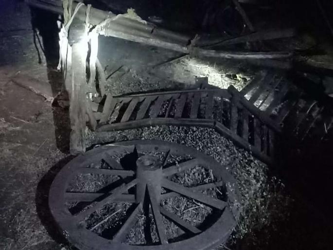 Four died in Road accident in Osmanabad | भरधाव कंटेनरने बैलगाडीला उडविले; चिमुकल्यासह चौघांचा मृत्यू Four died in Road accident in Osmanabad | भरधाव कंटेनरने बैलगाडीला उडविले; चिमुकल्यासह चौघांचा मृत्यू