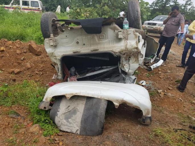 Three people, including a corporator, Dhule, were killed in an accident on the Nashik-Mumbai highway | नाशिक-मुंबई महामार्गावर अपघातात धुळ्याच्या नगरसेवकासह तिघे ठार Three people, including a corporator, Dhule, were killed in an accident on the Nashik-Mumbai highway | नाशिक-मुंबई महामार्गावर अपघातात धुळ्याच्या नगरसेवकासह तिघे ठार