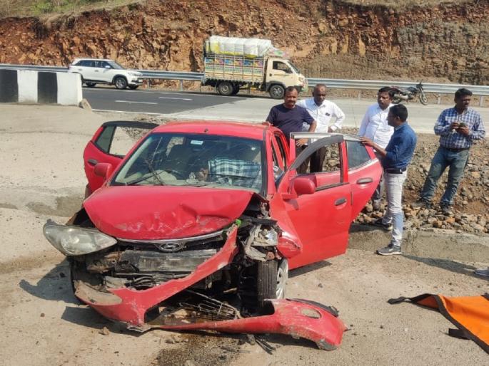 Tire burst accident on Samriddhi highway, three seriously injured | समृद्धी महामार्गावर वाहनाचा टायर फुटून अपघात, तीनजण गंभीर जखमी Tire burst accident on Samriddhi highway, three seriously injured | समृद्धी महामार्गावर वाहनाचा टायर फुटून अपघात, तीनजण गंभीर जखमी