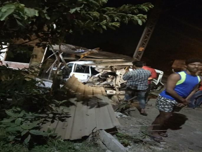 The 'driver' has filed a complaint against the driver for damages of railway property | 'त्या' वाहनचालकावर रेल्वे संपत्तीचे नुकसान केल्याने गुन्हा दाखल