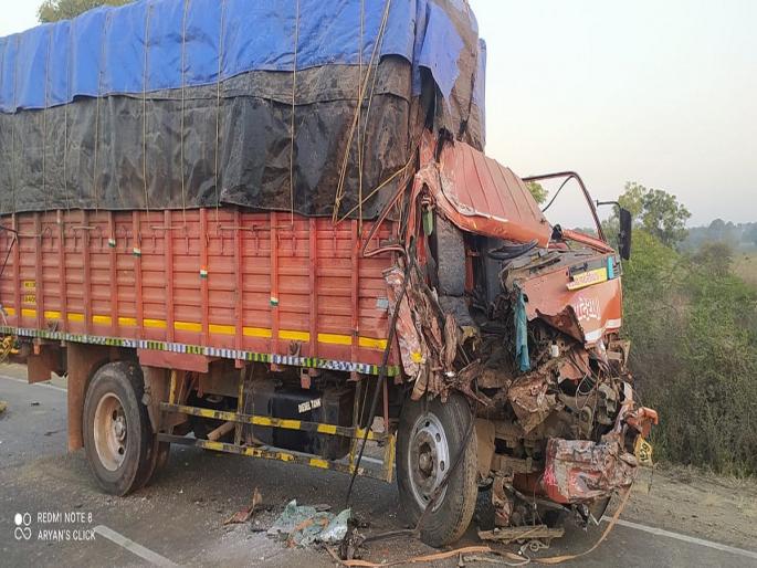 4 killed, 22 injured in truck accident on lasur road | वऱ्हाडावर काळाचा घाला ! लासुररोडवर ट्रकच्या भीषण अपघातात ४ ठार २२ जखमी 4 killed, 22 injured in truck accident on lasur road | वऱ्हाडावर काळाचा घाला ! लासुररोडवर ट्रकच्या भीषण अपघातात ४ ठार २२ जखमी