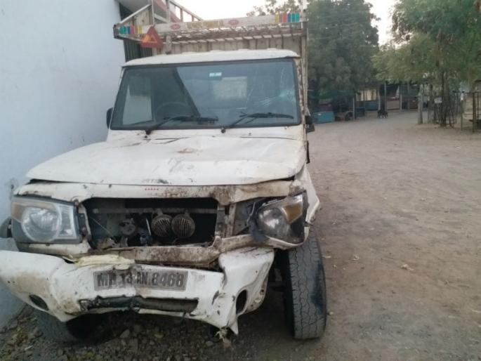 Mohal was killed in a double accident, three died on the spot and a pick-up trucker flew with a tanker | मोहोळजवळ दुहेरी अपघात, तिघे जागीच ठार, पिकअपने टँकरसह मोटारसायकलस्वारास उडविले Mohal was killed in a double accident, three died on the spot and a pick-up trucker flew with a tanker | मोहोळजवळ दुहेरी अपघात, तिघे जागीच ठार, पिकअपने टँकरसह मोटारसायकलस्वारास उडविले