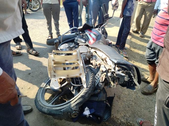Accident near Hirpur in Murtijapur taluka; 1 killed | मुर्तीजापूर तालुक्यातील हिरपूर जवळ मालवाहूची दुचाकीस धडक; १ ठार Accident near Hirpur in Murtijapur taluka; 1 killed | मुर्तीजापूर तालुक्यातील हिरपूर जवळ मालवाहूची दुचाकीस धडक; १ ठार