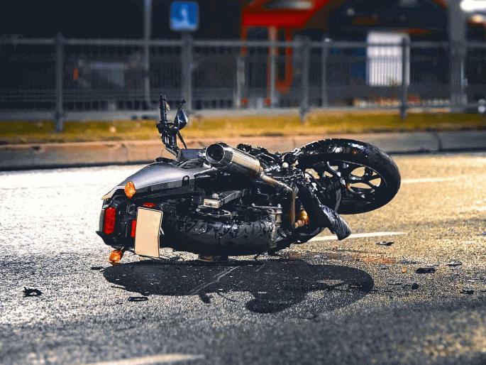 Youth dies after losing control of bike, hits container; Incident on Ghodbunder Road | दुचाकीवरील ताबा सुटल्याने कंटेनरच्या धडकेत तरुणाचा मृत्यू; घोडबंदर रोडवरील घटना