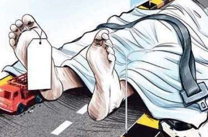 Two-wheeler hit by tractor; Woman killed | ट्रॅक्टरची दुचाकीस धडक; महिला ठार, एक गंभीर Two-wheeler hit by tractor; Woman killed | ट्रॅक्टरची दुचाकीस धडक; महिला ठार, एक गंभीर