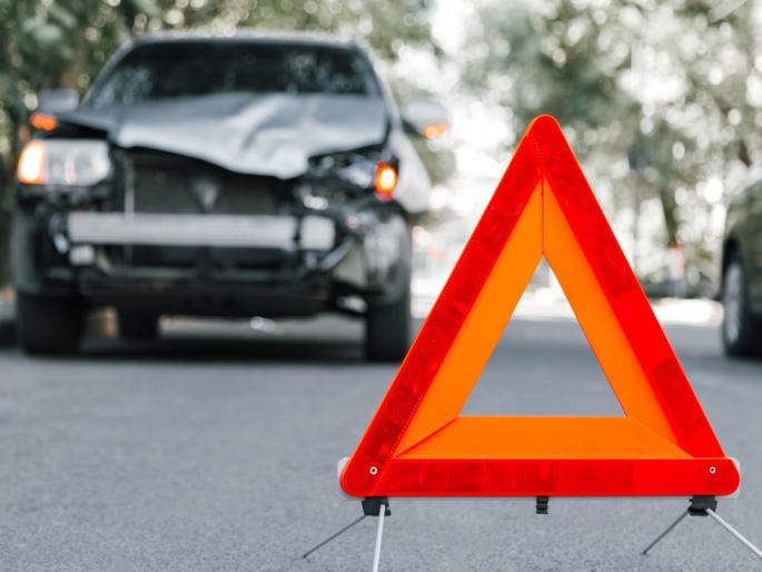 Drunk and Drive Case: Young woman's intoxication kills family in Chembur; Four of the same family injured in a collision with a speeding car | चेंबूरमध्ये तरुणीची नशा कुटुंबाच्या जीवावर; भरधाव कारच्या धडकेत एकाच कुटुंबातील चार जखमी Drunk and Drive Case: Young woman's intoxication kills family in Chembur; Four of the same family injured in a collision with a speeding car | चेंबूरमध्ये तरुणीची नशा कुटुंबाच्या जीवावर; भरधाव कारच्या धडकेत एकाच कुटुंबातील चार जखमी