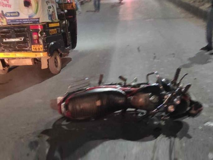 Speeding tempo crushes bike rider 45-year-old youth dies on the spot on Barshi Road in Latur | भरधाव टेम्पाेने दुचाकीचालकाला चिरडले; लातुरमध्ये बार्शी रस्त्यावर ४५ वर्षीय तरुण जागीच ठार Speeding tempo crushes bike rider 45-year-old youth dies on the spot on Barshi Road in Latur | भरधाव टेम्पाेने दुचाकीचालकाला चिरडले; लातुरमध्ये बार्शी रस्त्यावर ४५ वर्षीय तरुण जागीच ठार