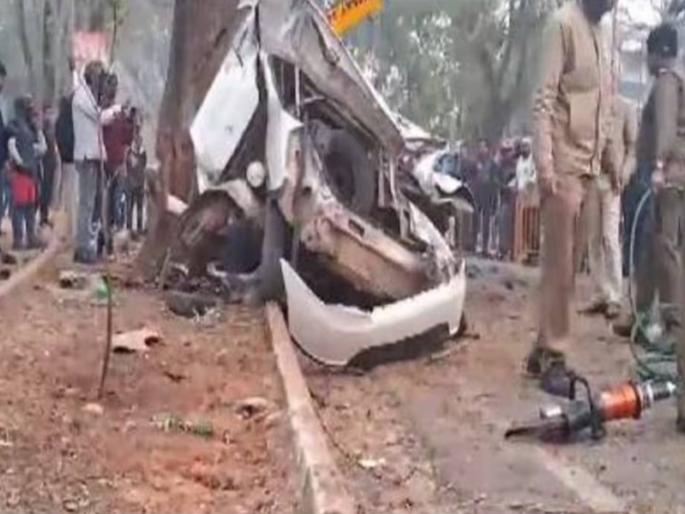 Horrible accident while returning from New Year party, six friends died on the spot | नव्या वर्षातील पहिल्याच दिवशी सहा मित्रांवर काळाचा घाला! पार्टी करून परतताना कार अपघातात मृत्यू