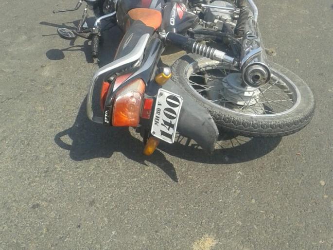Two youths killed, truck motarcycle accident | बाळापूर-खामगाव मार्गावर कंटेनरची दुचाकीस धडक, अकोल्याचे दोन युवक ठार Two youths killed, truck motarcycle accident | बाळापूर-खामगाव मार्गावर कंटेनरची दुचाकीस धडक, अकोल्याचे दोन युवक ठार