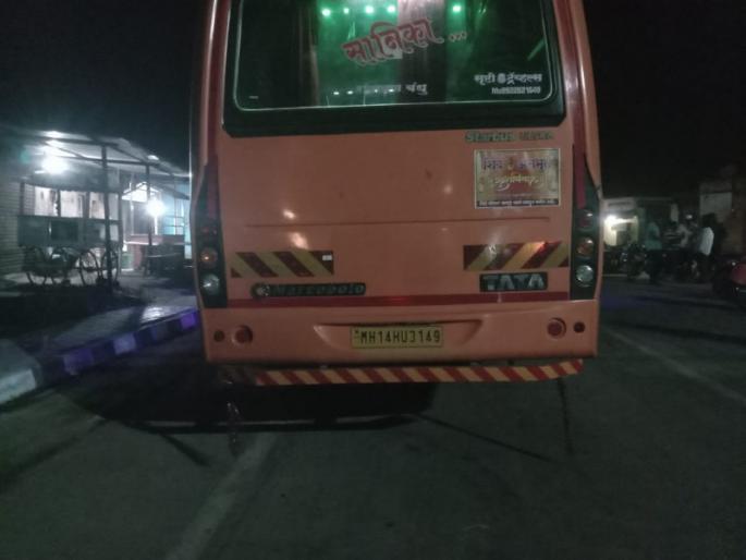 Bus accident on newly constructed highway in Shirur The unfortunate death of one | Accident: शिरुरमध्ये नव्याने काम झालेल्या महामार्गावर बसचा अपघात; एकाचा दुर्दैवी मृत्यू