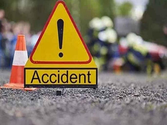 one killed and three injured in luxury bus accident at patas | पाटस येथे भरधाव लक्झरी बसची वारकऱ्यांना धडक , एक ठार, तीन जखमी one killed and three injured in luxury bus accident at patas | पाटस येथे भरधाव लक्झरी बसची वारकऱ्यांना धडक , एक ठार, तीन जखमी