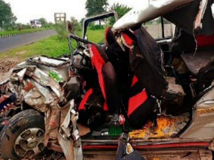 Three died and 6 seriously injured in Madhya Pradesh accident | लामजनाच्या भाविकांवर मध्य प्रदेशात काळाचा घाला, तिघांचा मृत्यू