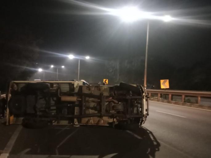 Series of accidents continue near Navale Bridge Seven people were injured | Navale Bridge Accident: नवले पुलाजवळ अपघातांची मालिका सुरूच; सात जण जखमी Series of accidents continue near Navale Bridge Seven people were injured | Navale Bridge Accident: नवले पुलाजवळ अपघातांची मालिका सुरूच; सात जण जखमी