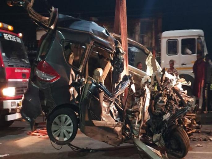 pune accident : yavat village very sorrowful due to accident ; all markets closed | pune accident: भीषण अपघातामुळे यवत गावावर शोककळा; सर्व बाजारपेठांमध्ये कडकडीत बंद pune accident : yavat village very sorrowful due to accident ; all markets closed | pune accident: भीषण अपघातामुळे यवत गावावर शोककळा; सर्व बाजारपेठांमध्ये कडकडीत बंद